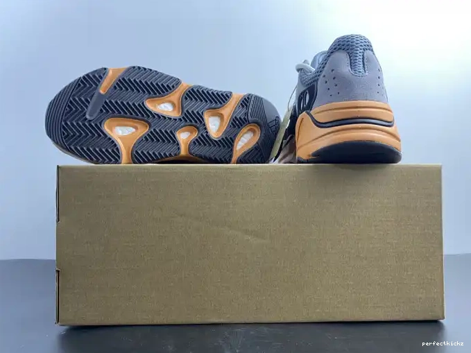 V2 Adidas 700 Yeezy Sun Boost GW0296 0527